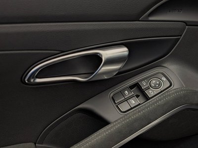 صورة مصغرة 35 لـ 2023 Porsche 718
