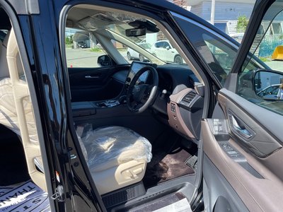2025 Toyota ALPHARD — фото 2