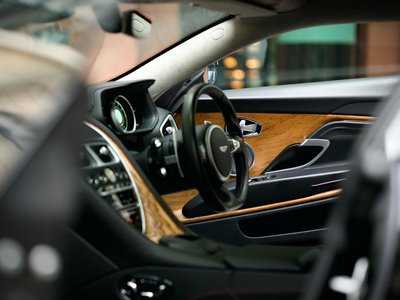 2017 Aston Martin DB11 — фото 4