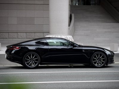 2017 Aston Martin DB11 — фото 5