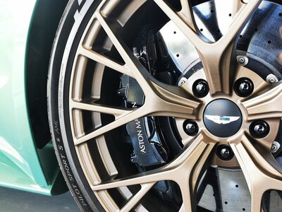2023 Aston Martin DB12 照片 9