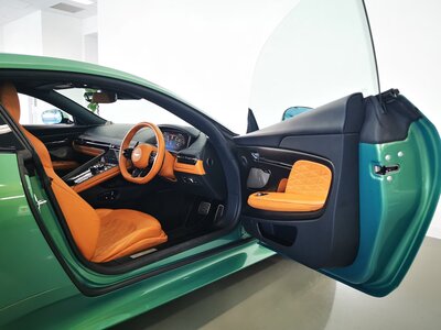 2023 Aston Martin DB12 照片 31