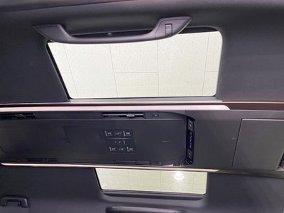 2025 Toyota ALPHARD — фото 3