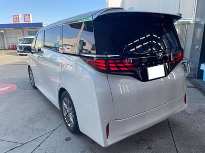 2025 Toyota ALPHARD — фото 10