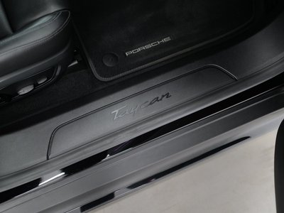 2021 Porsche TAYCAN 照片 40