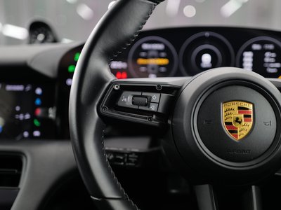 2021 Porsche TAYCAN 照片 18