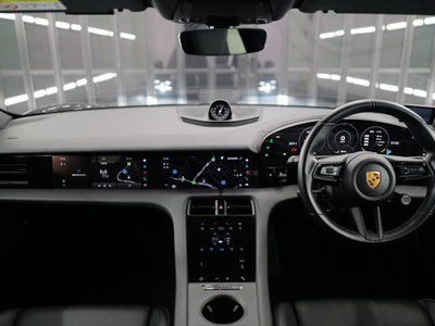 2021 Porsche TAYCAN 照片 16