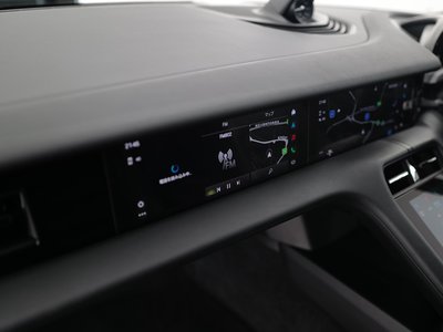 2021 Porsche TAYCAN 照片 32