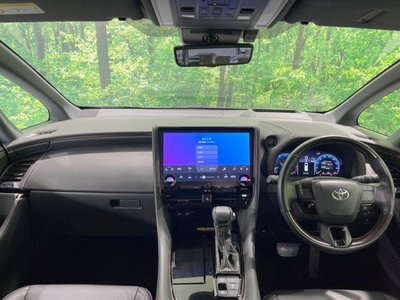 2025 Toyota ALPHARD — фото 2