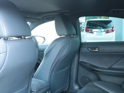 2024 Lexus IS — миниатюра 9