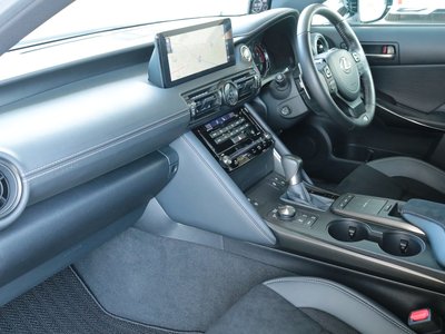 2024 Lexus IS — миниатюра 8
