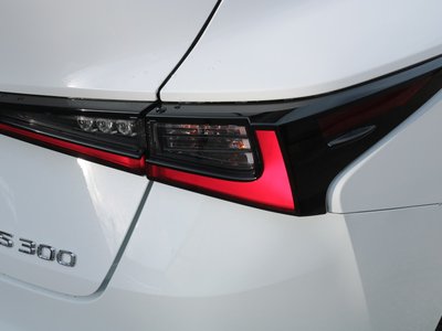2024 Lexus IS — миниатюра 23