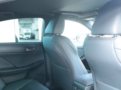 2024 Lexus IS — миниатюра 40