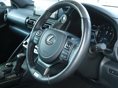 2024 Lexus IS — миниатюра 36