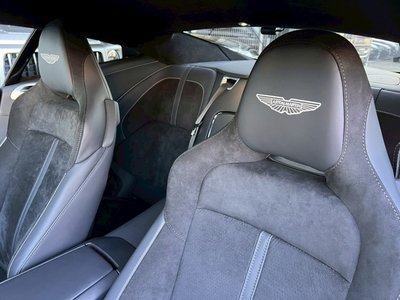 صورة مصغرة 39 لـ 2025 Aston Martin DB12
