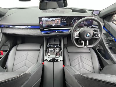 2024 BMW 5 SERIES — фото 2