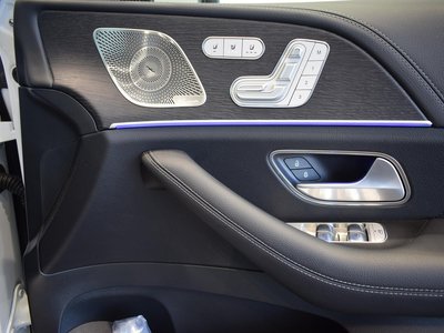 2025 Mercedes-BENZ GLS photo 9