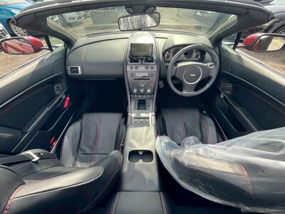 صورة 20 لـ 2010 Aston Martin V8 VANTAGE ROADSTER
