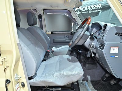 2015 Toyota LAND CRUISER 70 photo 12