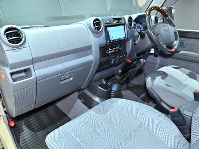 2015 Toyota LAND CRUISER 70 photo 9