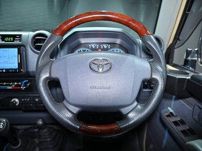 2015 Toyota LAND CRUISER 70 thumbnail 23