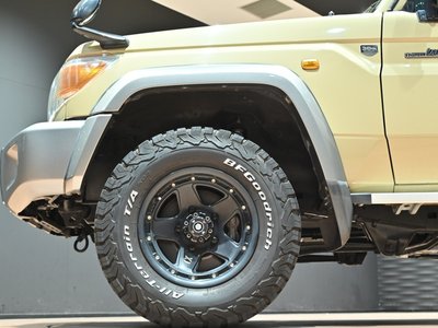 2015 Toyota LAND CRUISER 70 thumbnail 38