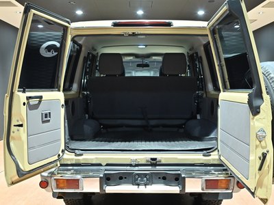 2015 Toyota LAND CRUISER 70 thumbnail 52