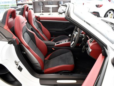 2021 Porsche 718 SPYDER photo 11