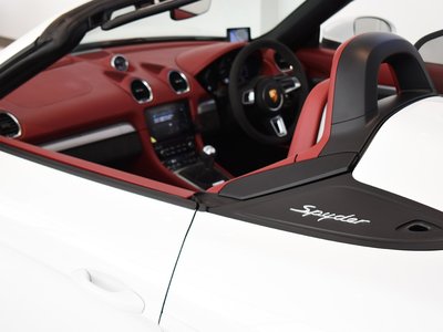 2021 Porsche 718 SPYDER thumbnail 40