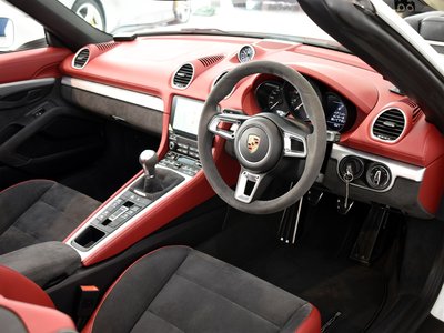 2021 Porsche 718 SPYDER photo 6
