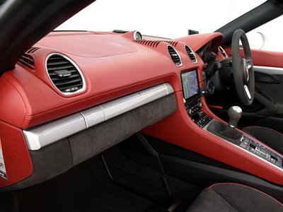 2021 Porsche 718 SPYDER thumbnail 18
