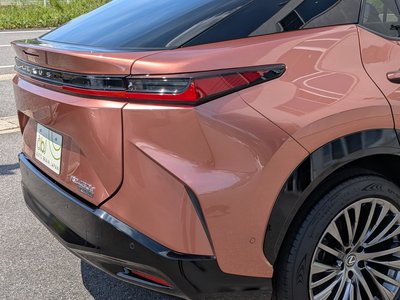 2023 Lexus RZ 照片 35