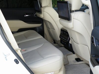 صورة 17 لـ 2023 Toyota LAND CRUISER 300