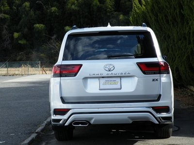 صورة 4 لـ 2023 Toyota LAND CRUISER 300