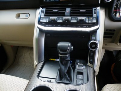 صورة 11 لـ 2023 Toyota LAND CRUISER 300