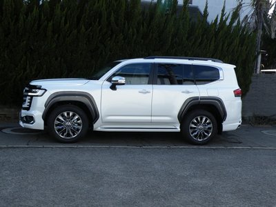 صورة 24 لـ 2023 Toyota LAND CRUISER 300