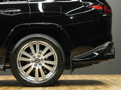 2023 Lexus LX thumbnail 32