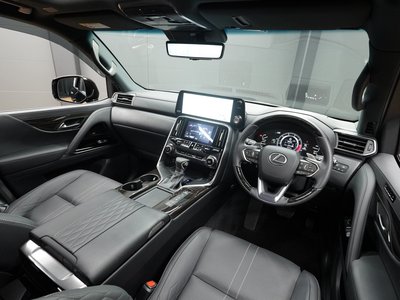 2023 Lexus LX thumbnail 18
