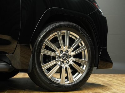 2023 Lexus LX thumbnail 17