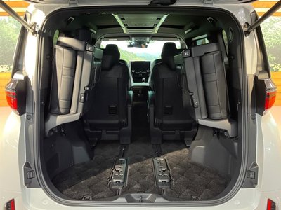 2024 Toyota VELLFIRE photo 11
