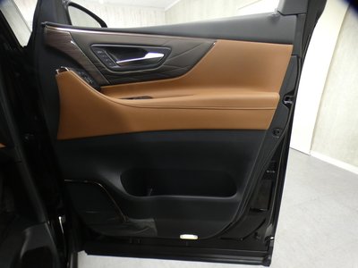 صورة 33 لـ 2023 Toyota VELLFIRE