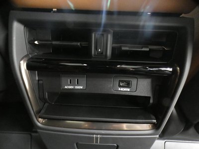 صورة 71 لـ 2023 Toyota VELLFIRE