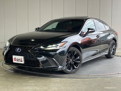 2021 Lexus ES photo 1