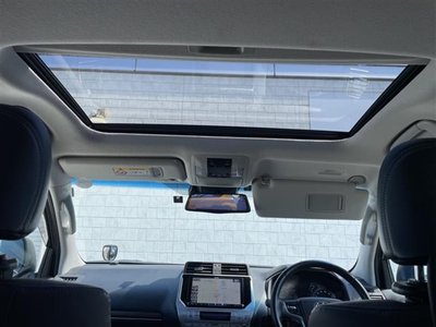 2021 Toyota LAND CRUISER PRADO photo 2
