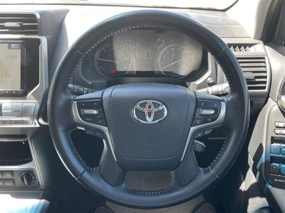 2021 Toyota LAND CRUISER PRADO photo 9