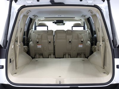 2025 Toyota LAND CRUISER 300 thumbnail 43