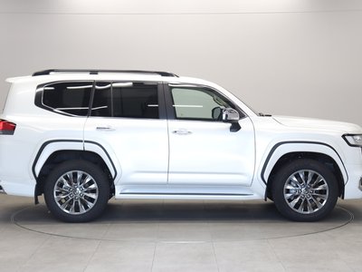 2025 Toyota LAND CRUISER 300 photo 13