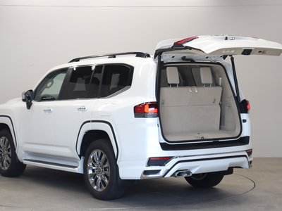 2025 Toyota LAND CRUISER 300 thumbnail 39