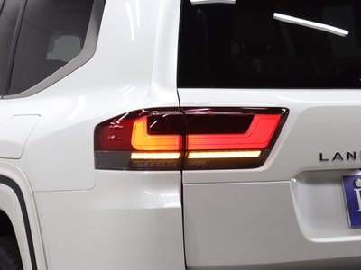 2025 Toyota LAND CRUISER 300 thumbnail 36