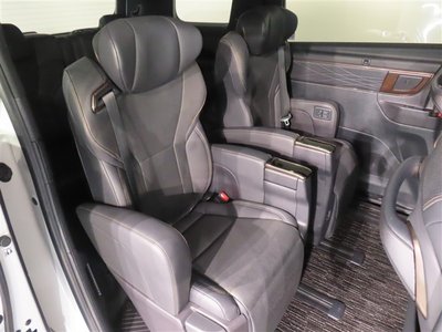 2023 Toyota ALPHARD — фото 26